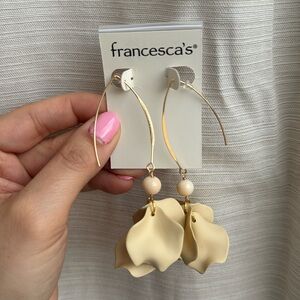 Dangly beige flower earrings